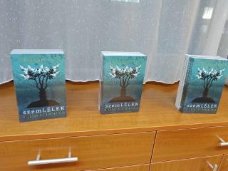 dr.Ungv�ry Lilla: Szeml�lek c. k�tetbemutat� k�pekben